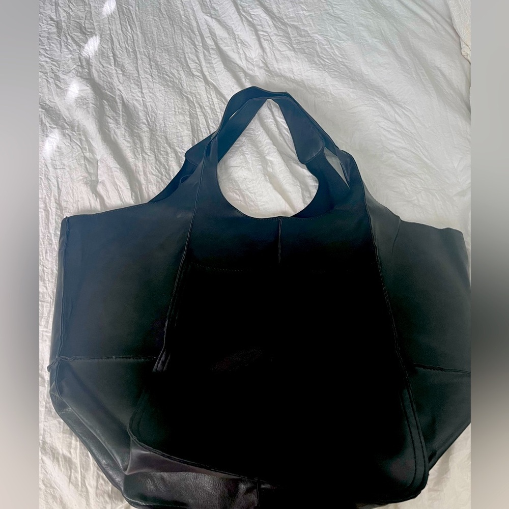 NWOT Large Black Tote/HandBag PU/vegan friendly
